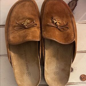 Tory Burch Tan Suede women’s Slip-Ons. Mules. Clogs